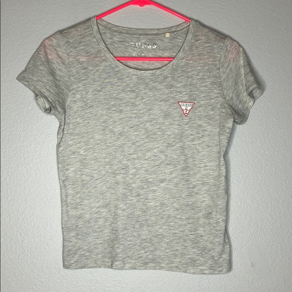 GUESS triangle logo t-shirt
